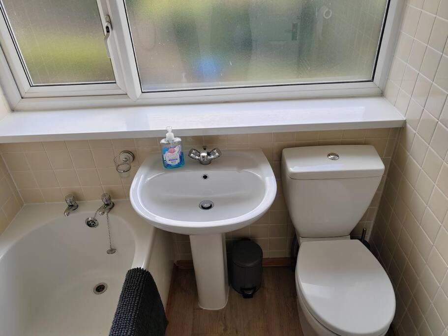 Cosy Brighouse 3 Bed House-Great For Contractors公寓 外观 照片