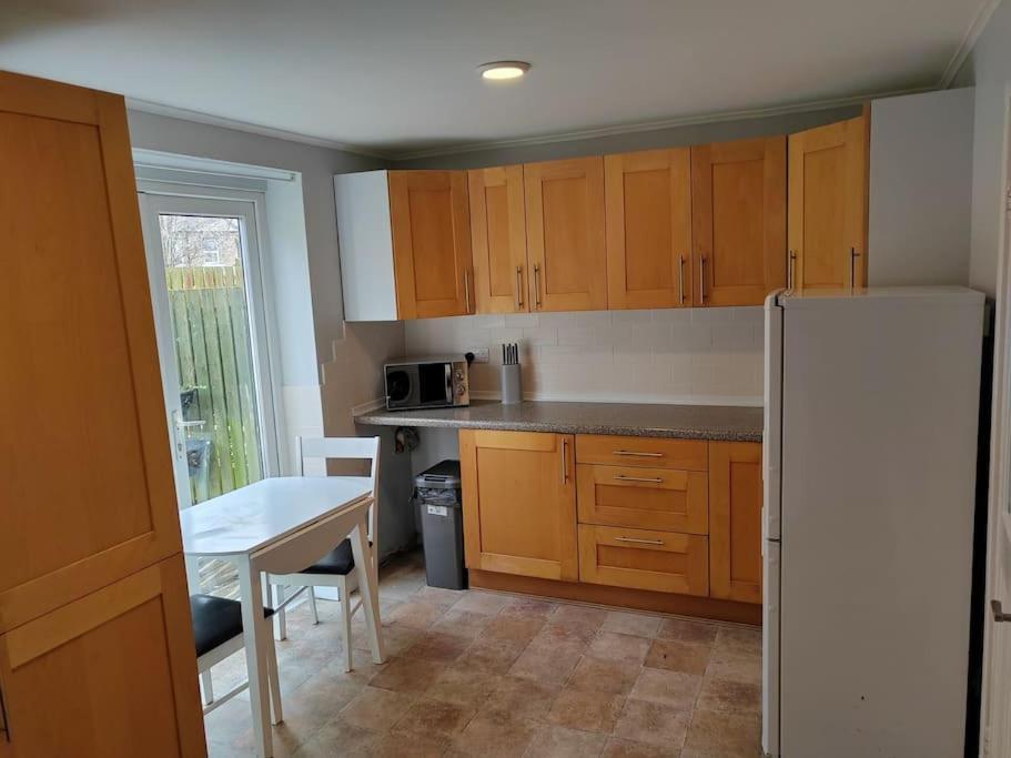 Cosy Brighouse 3 Bed House-Great For Contractors公寓 外观 照片