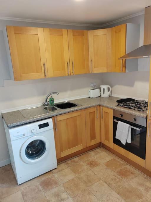 Cosy Brighouse 3 Bed House-Great For Contractors公寓 外观 照片